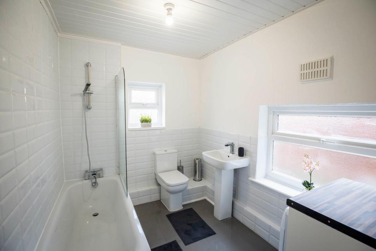 Spacious, Modern 4 Bed House Close To City Centre Chester Exteriör bild