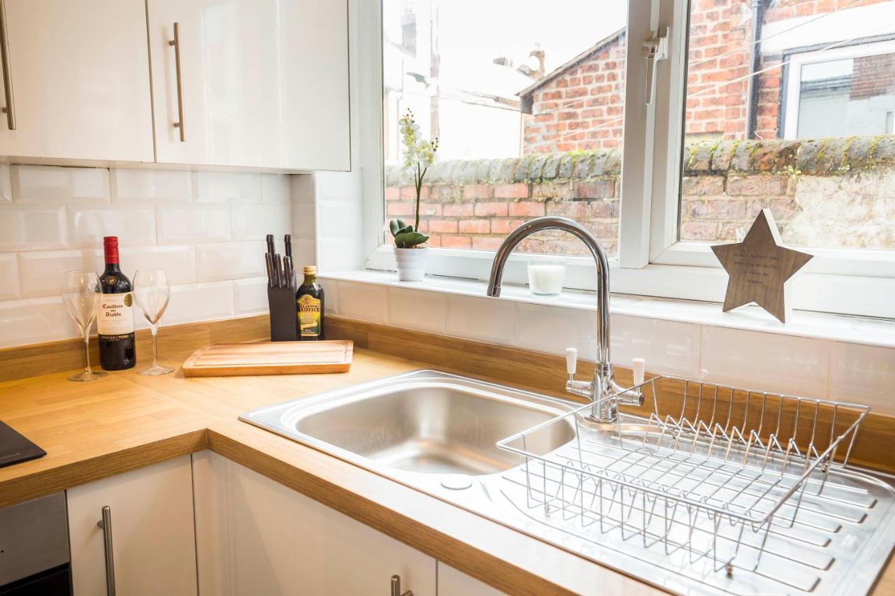 Spacious, Modern 4 Bed House Close To City Centre Chester Exteriör bild